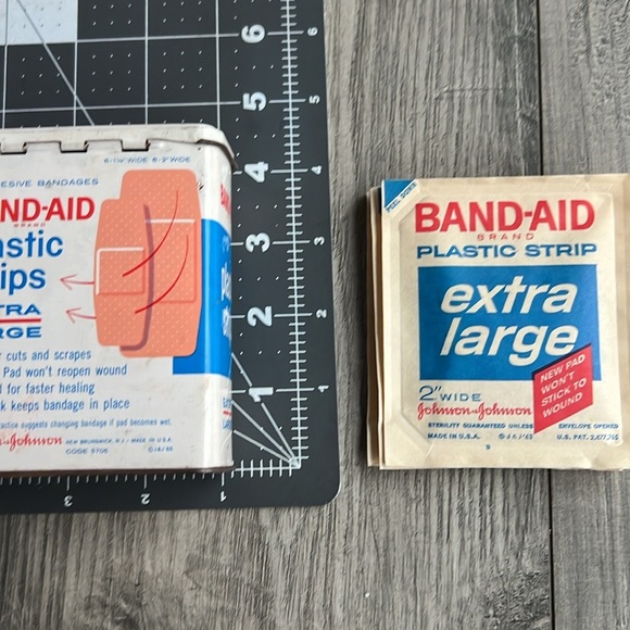 Vintage Band-Aid container metal Johnson & Johnson - Picture 3 of 9